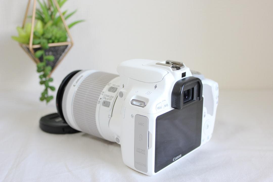 ペジュCanon Kiss X7 ホワイト 標準ズームセット