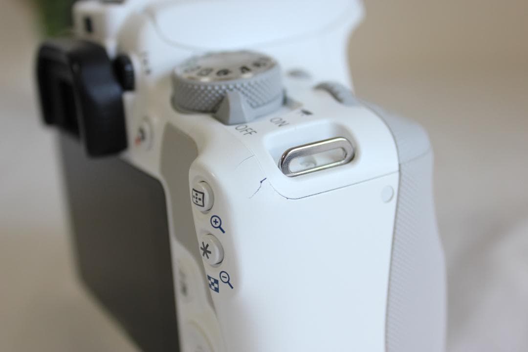 ペジュCanon Kiss X7 ホワイト 標準ズームセット