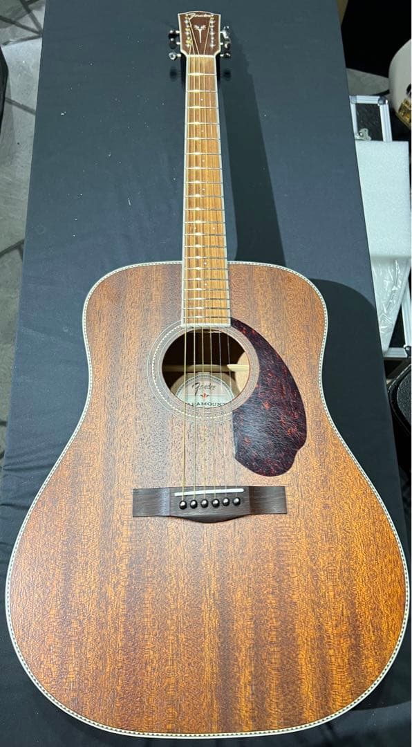 Fender PM-1 パラマウントシリーズ　オールマホガニー単板　ハードケース