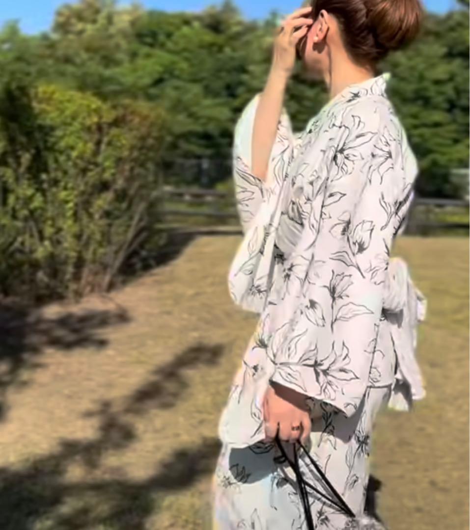 浴衣の4点セット送付 帯2種類とヘアピン？付き　新品　ワンピース浴衣　神戸レタス