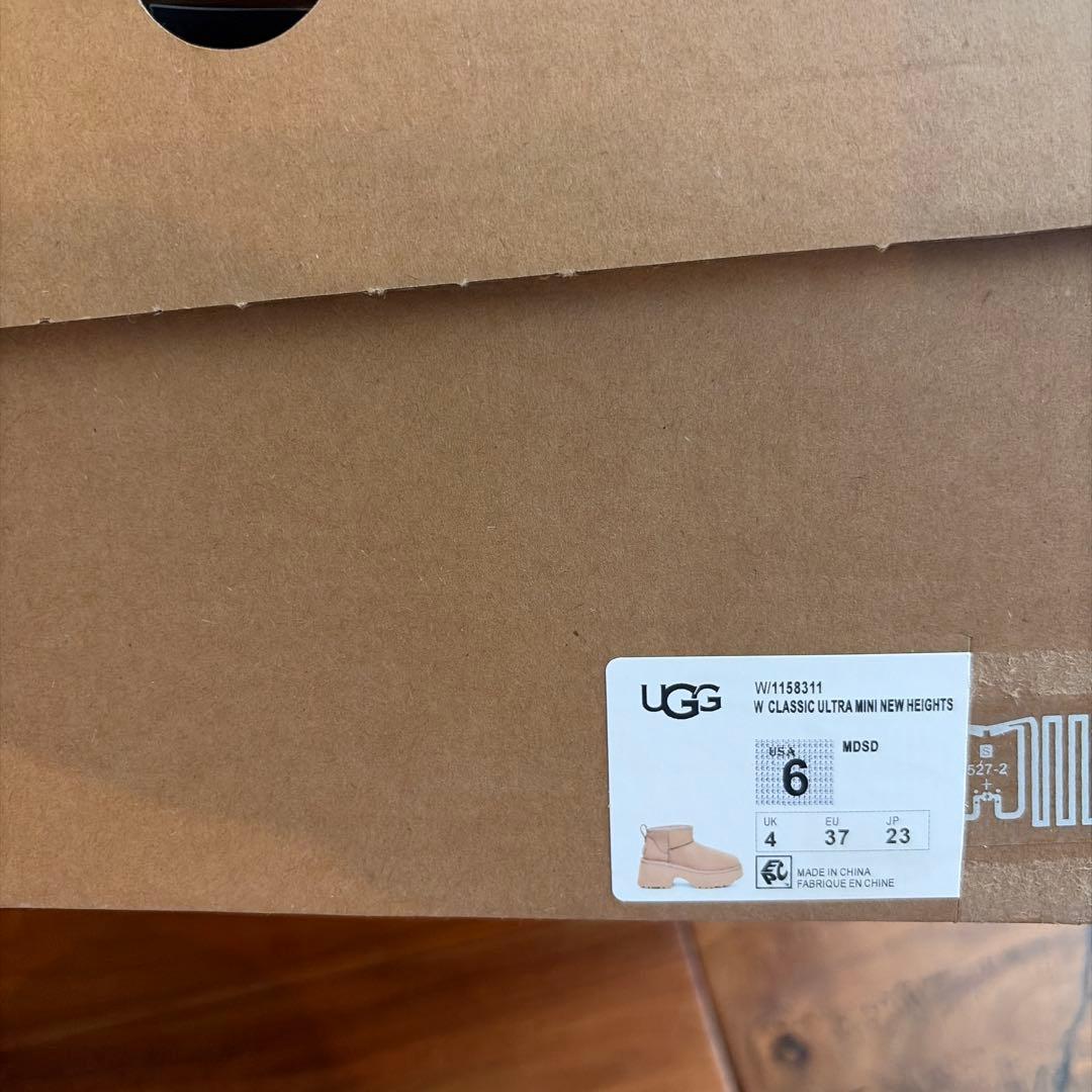 UGG CLASSIC ULTRA MINI NEW ベージュショートブーツ