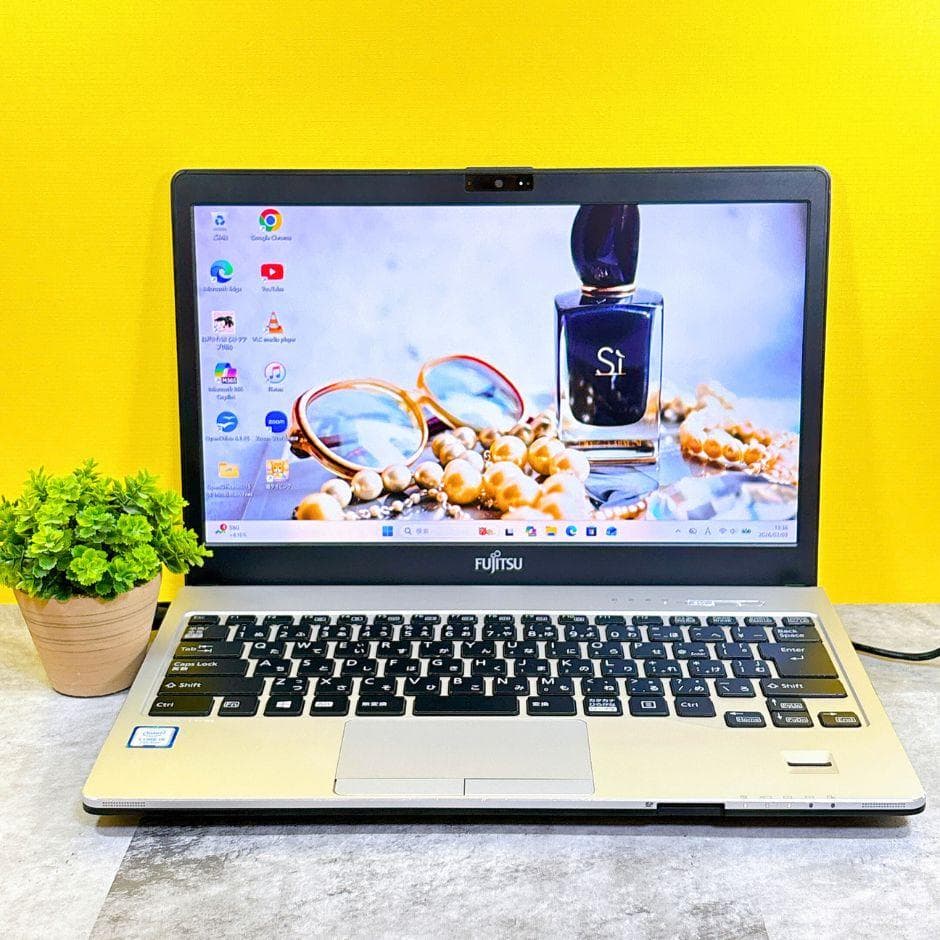 小型軽量❣ｉ5✨SSD搭載で快適✨フルHD カメラ付き 薄型 Windows11