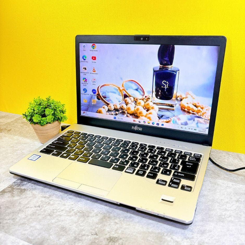 小型軽量❣ｉ5✨SSD搭載で快適✨フルHD カメラ付き 薄型 Windows11