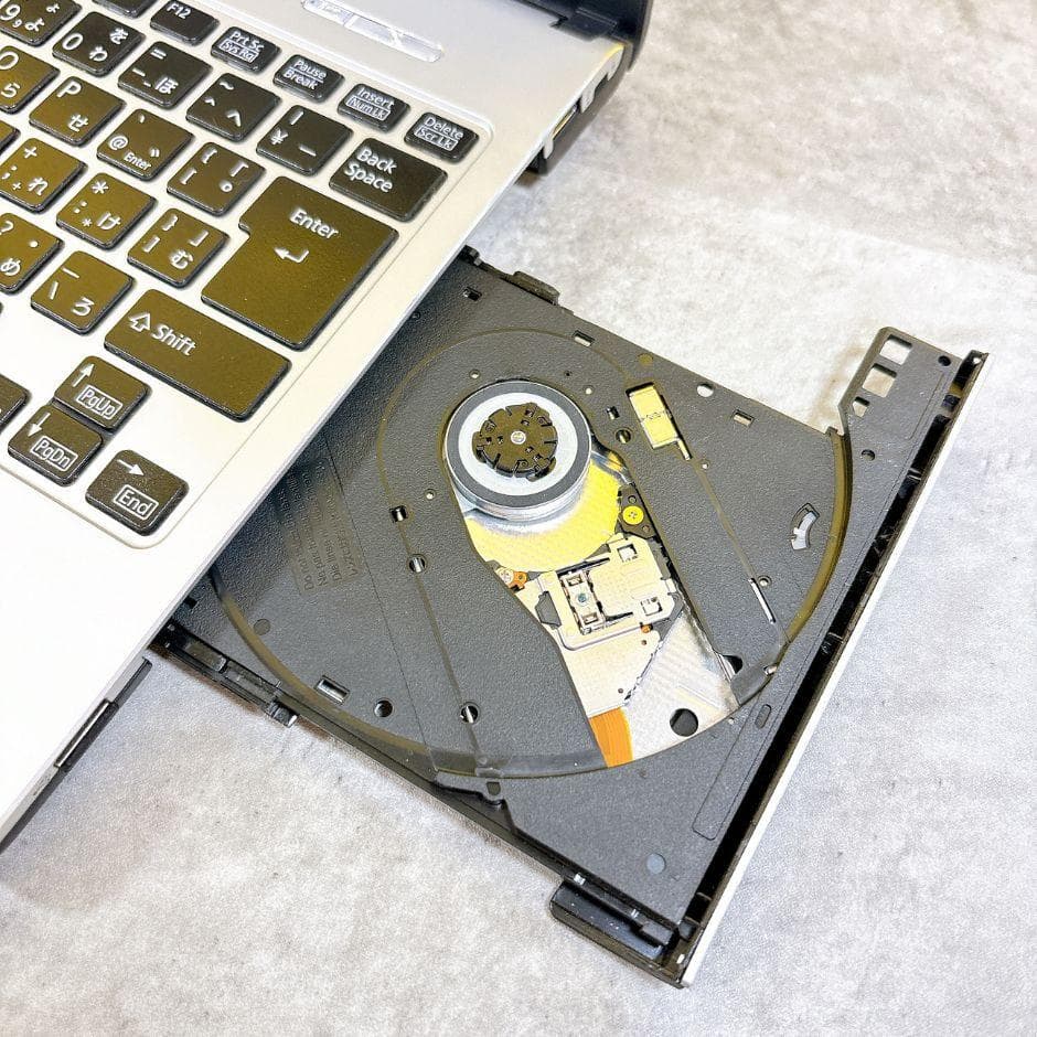 小型軽量❣ｉ5✨SSD搭載で快適✨フルHD カメラ付き 薄型 Windows11