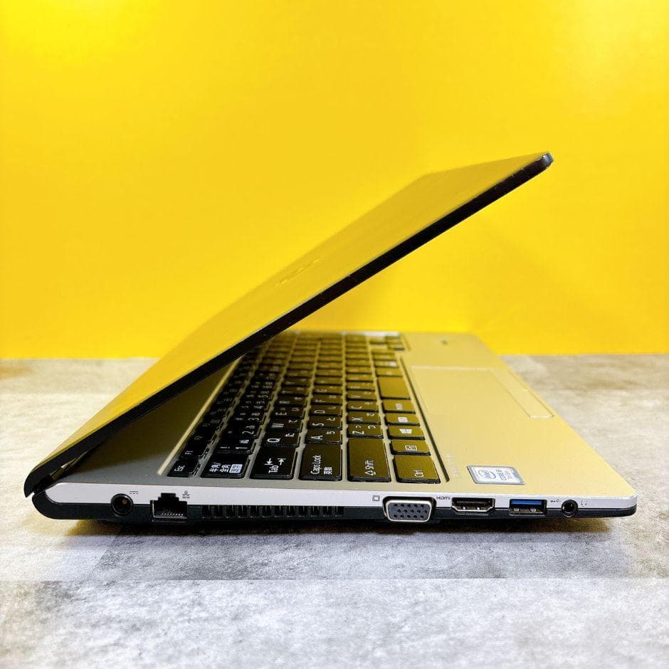 小型軽量❣ｉ5✨SSD搭載で快適✨フルHD カメラ付き 薄型 Windows11