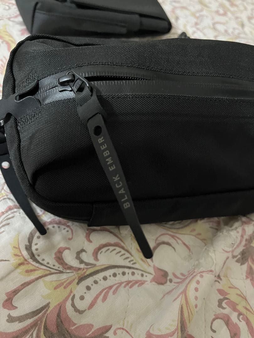 BLACK EMBER ボディバッグ ブラック