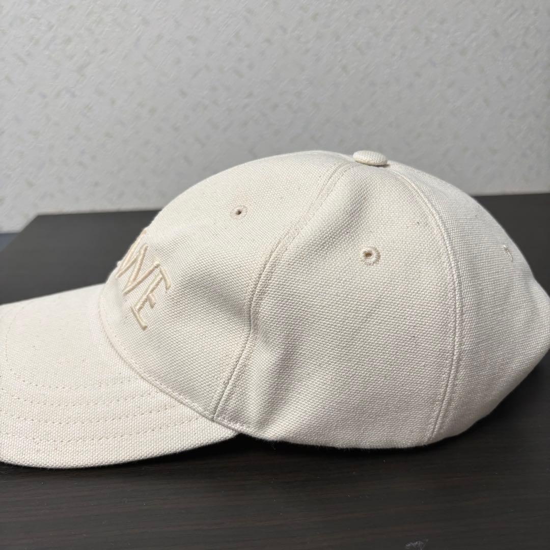 LOEWE アイボリー ロゴキャップ