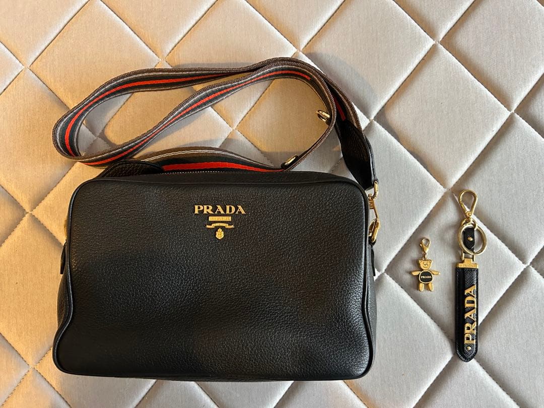 プラダ　ポシェット　バック　美品