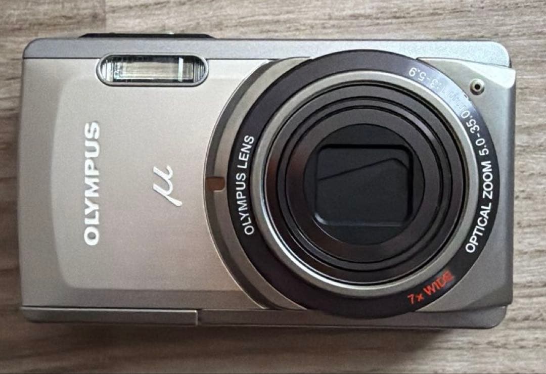 Olympus μ-7020 12MP デジタルカメラ　【充電器あり】