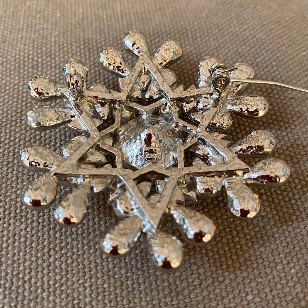Rene ルネ 雪の結晶モチーフ ブローチ