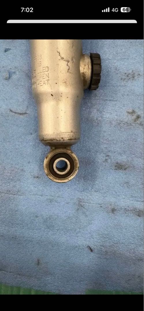 ハイエース200系　ショックアブソーバー　エムテクノ