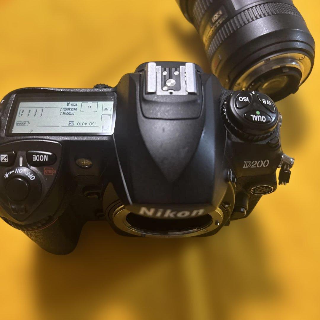 Nikon D200 デジタル一眼レフカメラ　ショット数12000以下