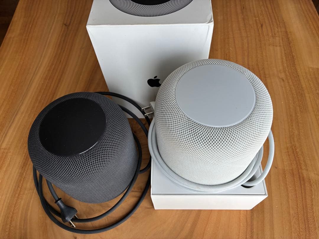 Apple 純正Pod第一世代　スマートスピーカー 白＆黒系セット