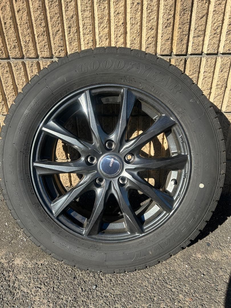 205/60R16 16インチ　スタッドレスタイヤ／スノータイヤ　VOXY.ノア