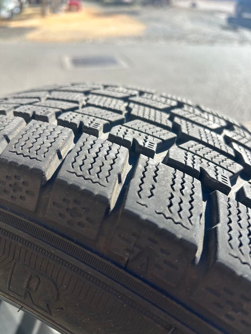 205/60R16 16インチ　スタッドレスタイヤ／スノータイヤ　VOXY.ノア