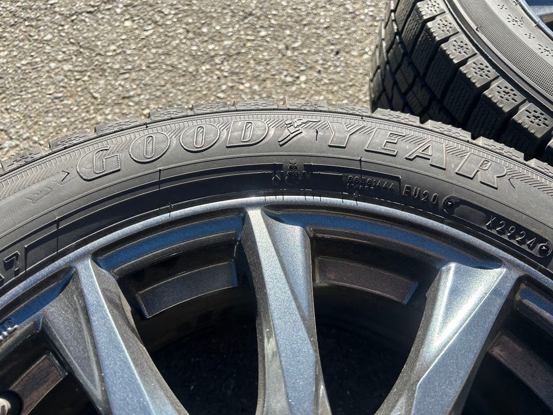 205/60R16 16インチ　スタッドレスタイヤ／スノータイヤ　VOXY.ノア