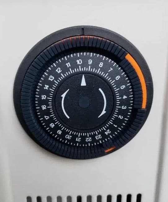 新年度特別販売 デロンギ オイル密閉式 ラジエター型 ヒーター 電子タイマー付