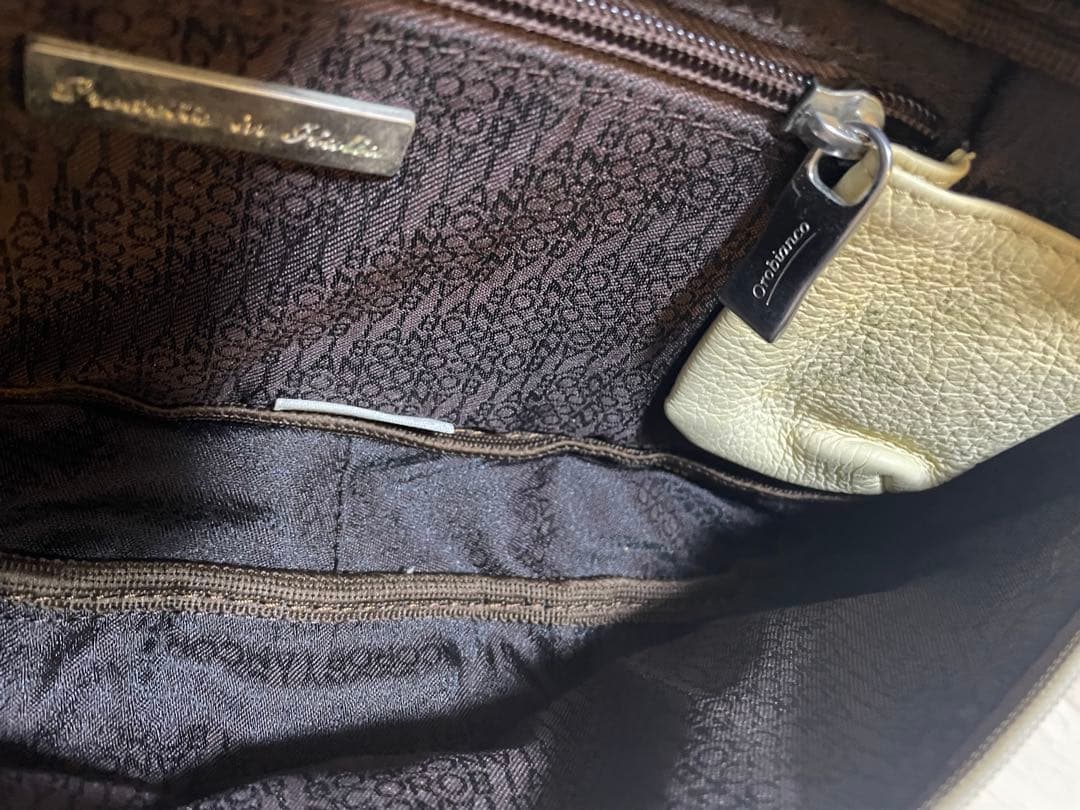 【美品】Orobianco ボディバッグ 黒/アイボリー