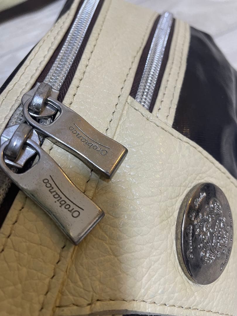 【美品】Orobianco ボディバッグ 黒/アイボリー