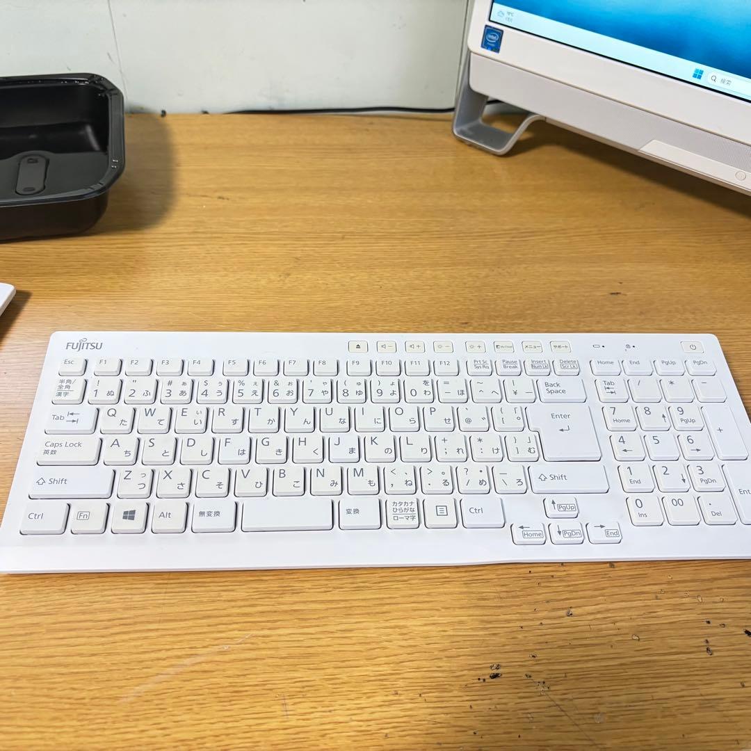 富士通　Windows11・Office搭載　高性能★一体型PC FH52/A3