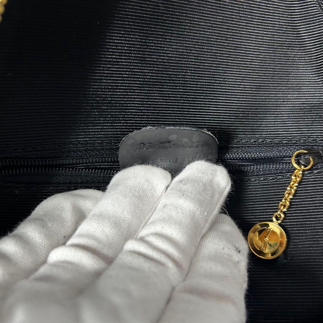 【良品】 GUCCI バンブー エナメル ボディーバッグ ロゴ型押し 黒 OLD