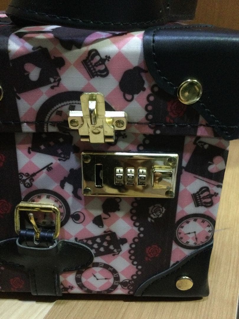 値下げ中❗️ハピタス　アリス柄　キャリーケース １回使用　☆直接受け渡し可☆