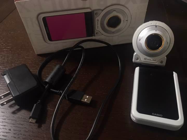 ビデオカメラ CASIO EX-FR100LWE