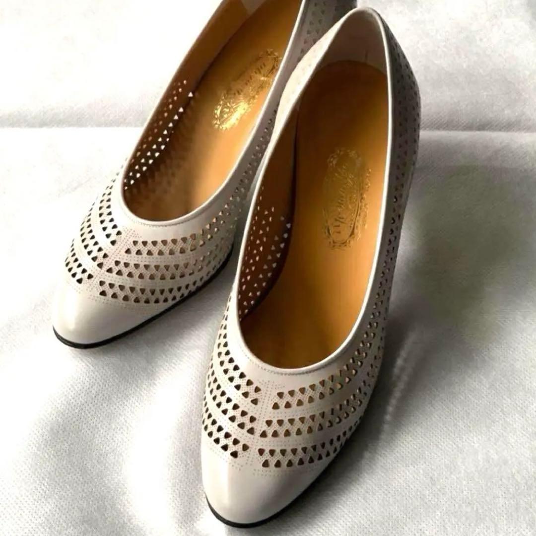 美品　銀座ヨシノヤ　パンプス　革靴　ハイヒール　グレージュ　23cm 現行品