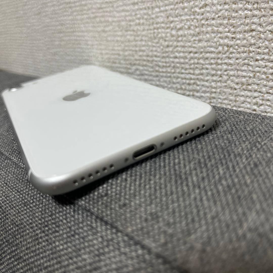 iPhone SE2 64GB ホワイト　本体　カバー付き　SIMフリー