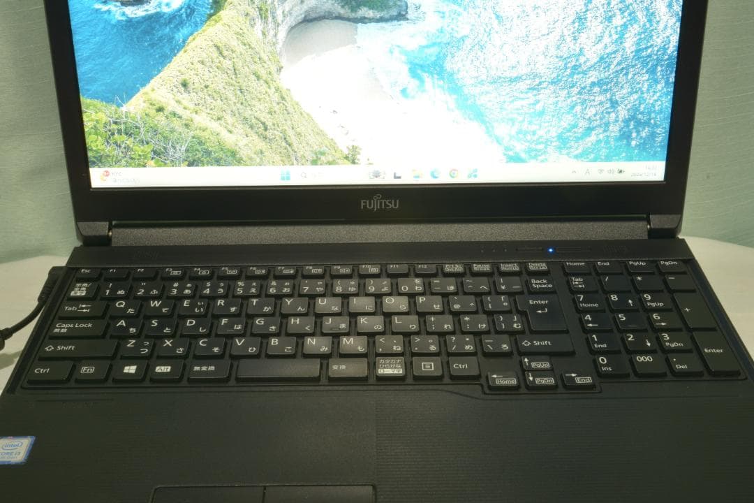 富士通　2019年12月製　A579/A　8世代コアI3　SSD128GB