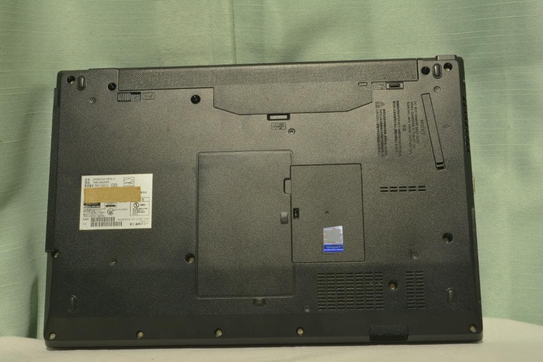 富士通　2019年12月製　A579/A　8世代コアI3　SSD128GB