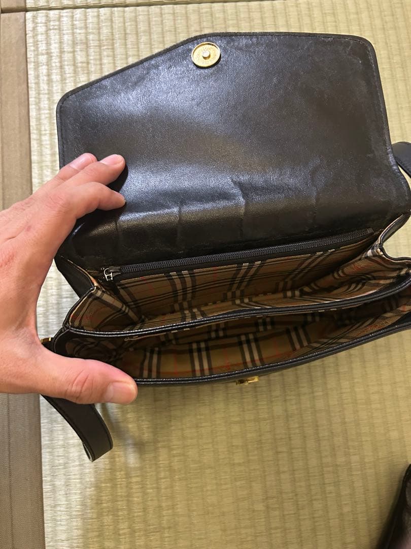 美品✨ BURBERRY バーバリー メッセンジャーバッグ ショルダー 本革 黒