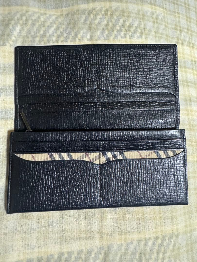 Burberry ブラックレザー長財布