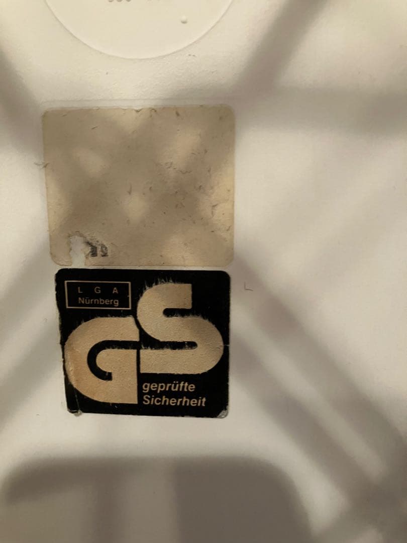 イームズ サイドシェルチェア エッフェルベース　　手渡しでお譲りです。