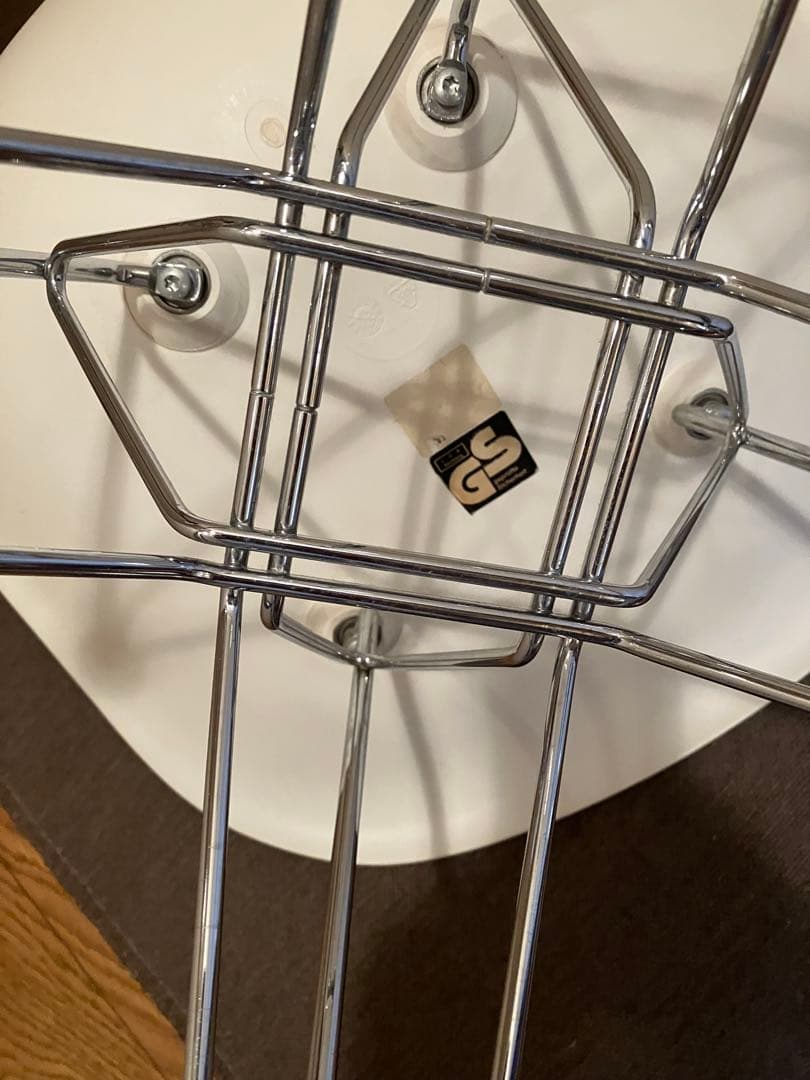 イームズ サイドシェルチェア エッフェルベース　　手渡しでお譲りです。