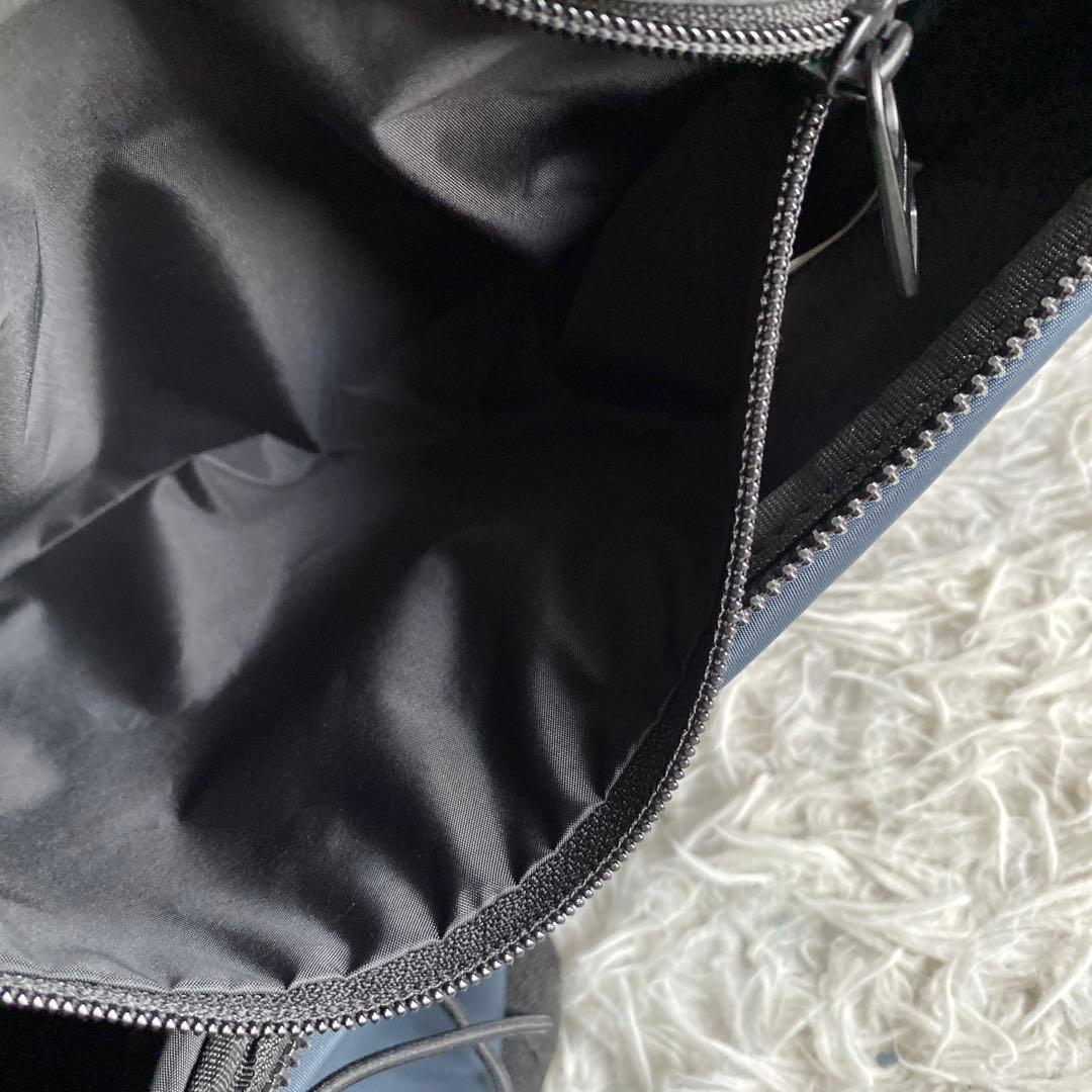 オニツカタイガー メッセンジャーバッグ ネイビー　刺繍 1949 ナイロン