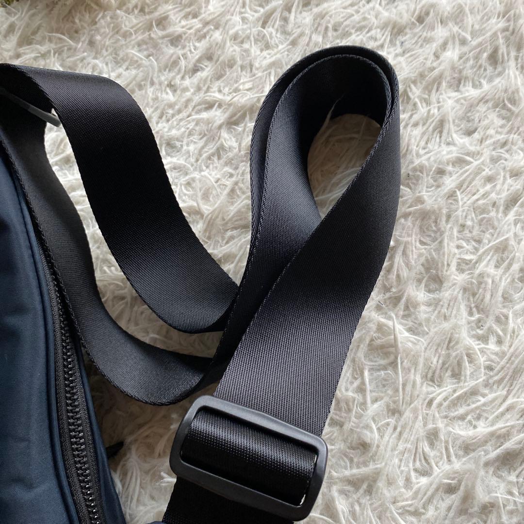 オニツカタイガー メッセンジャーバッグ ネイビー　刺繍 1949 ナイロン