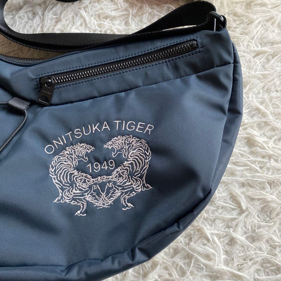 オニツカタイガー メッセンジャーバッグ ネイビー　刺繍 1949 ナイロン