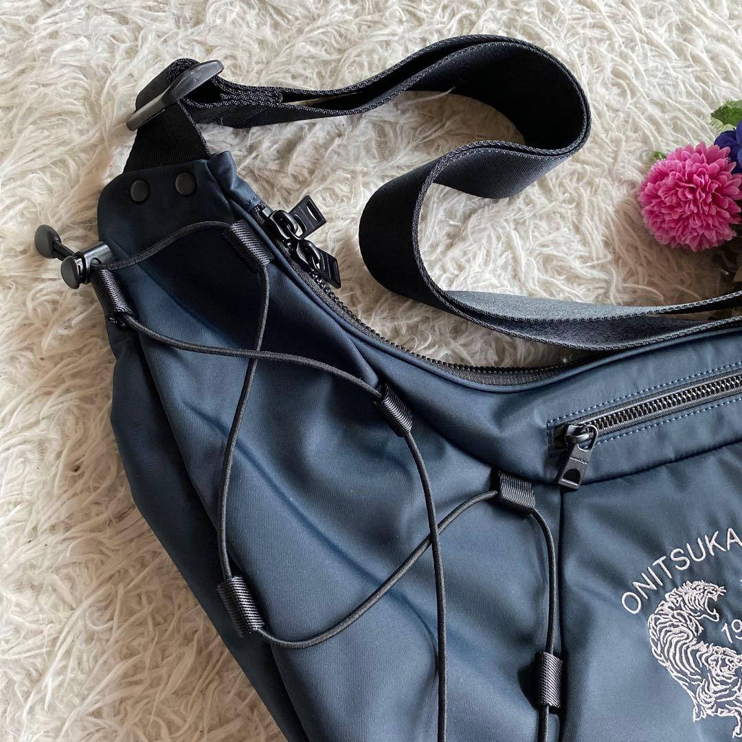 オニツカタイガー メッセンジャーバッグ ネイビー　刺繍 1949 ナイロン