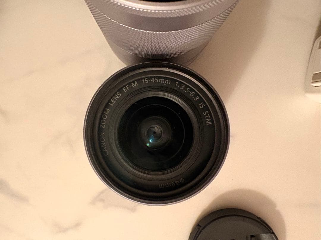 Canon EOS Kiss M ミラーレス一眼 本体とレンズ2本