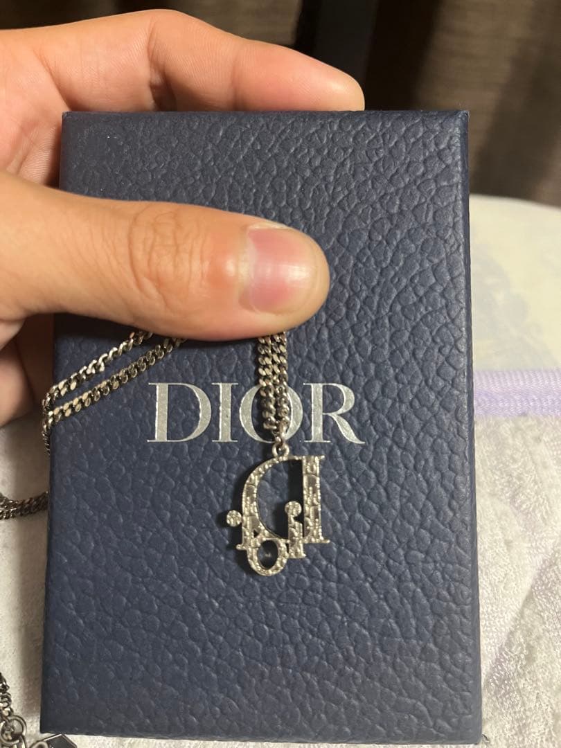 n　Dior シルバー ネックレス ロゴチャーム付き