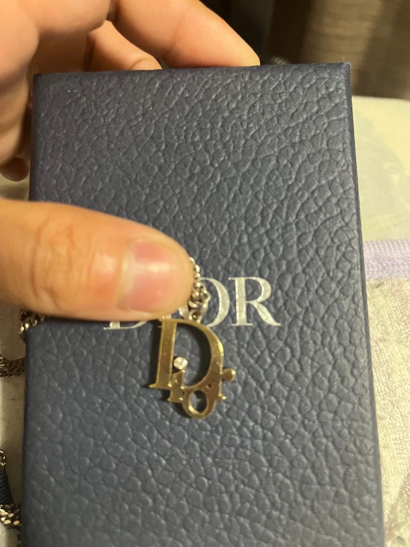 n　Dior シルバー ネックレス ロゴチャーム付き