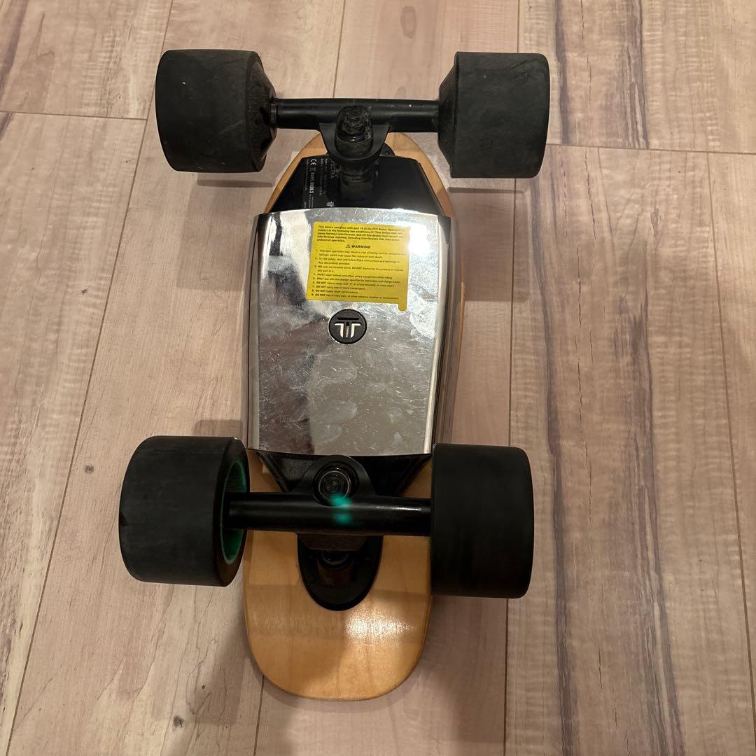 WALNUTT社　電動スケートボード