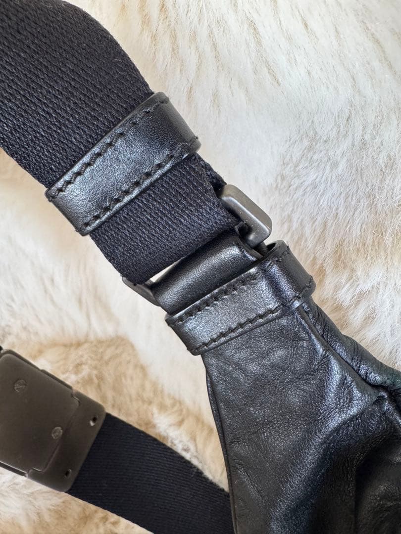 Bottega Veneta/ボッテガヴェネタ/ブラック/レザーボディバッグ