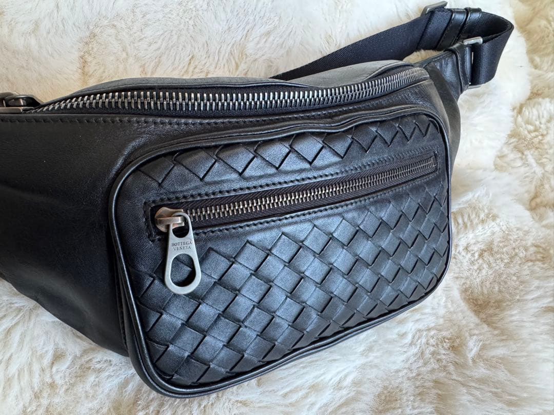 Bottega Veneta/ボッテガヴェネタ/ブラック/レザーボディバッグ