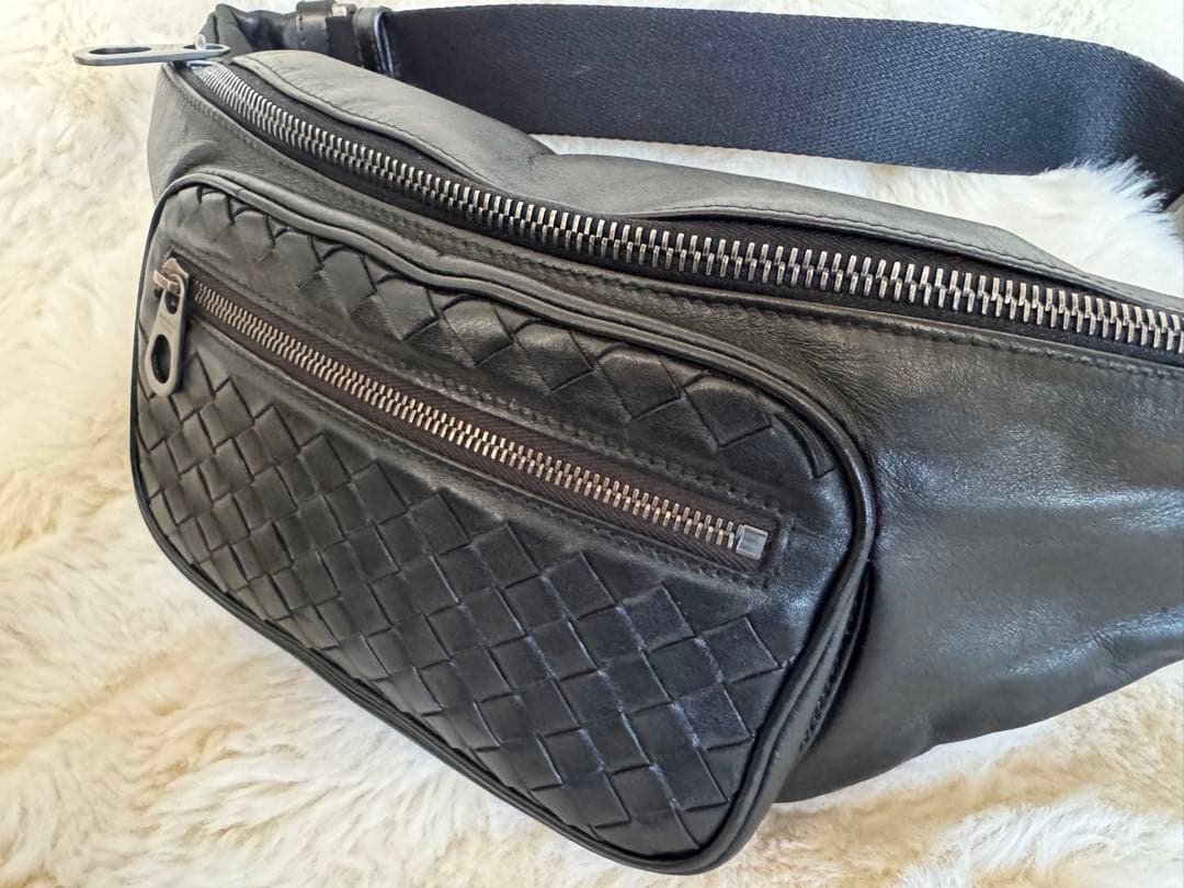 Bottega Veneta/ボッテガヴェネタ/ブラック/レザーボディバッグ