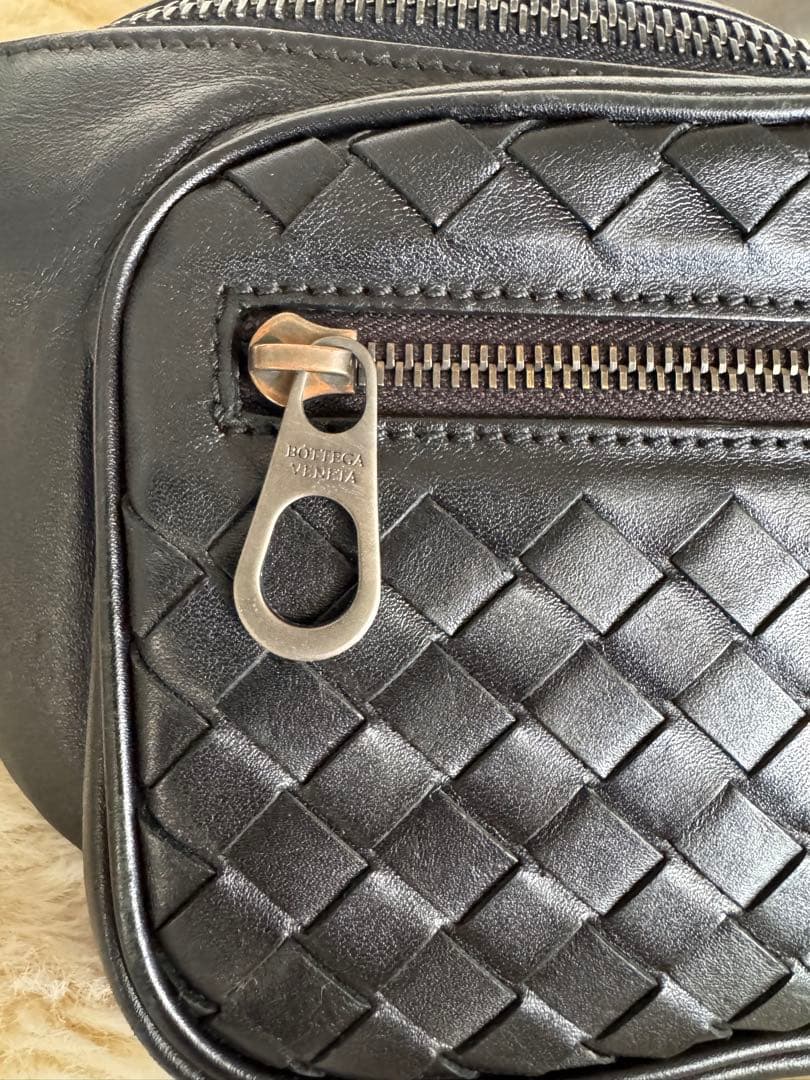 Bottega Veneta/ボッテガヴェネタ/ブラック/レザーボディバッグ