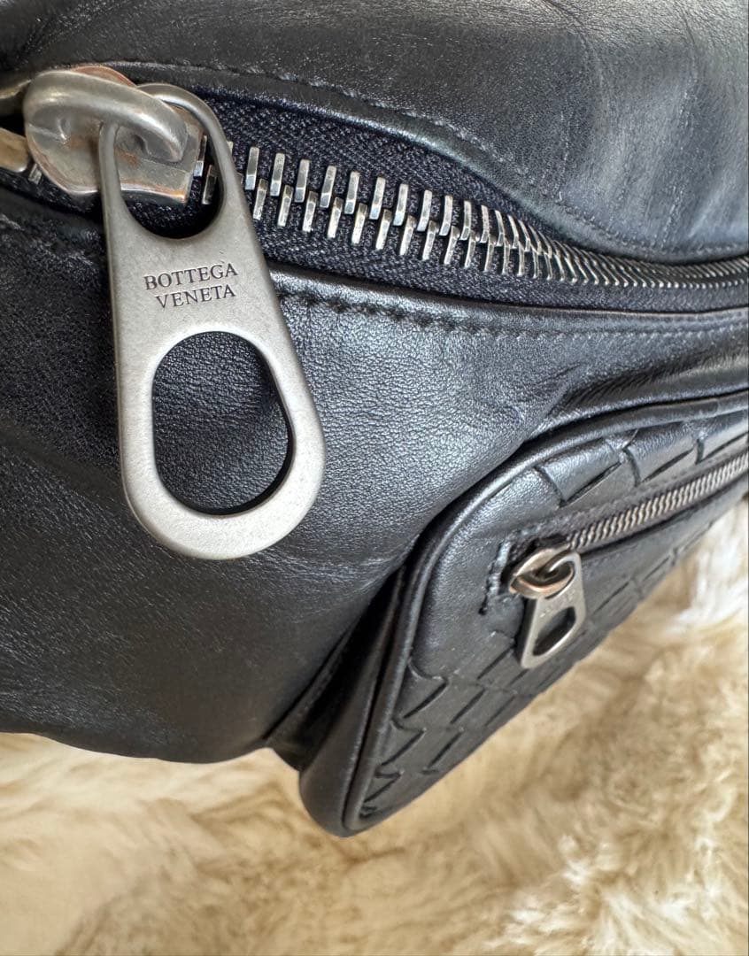 Bottega Veneta/ボッテガヴェネタ/ブラック/レザーボディバッグ