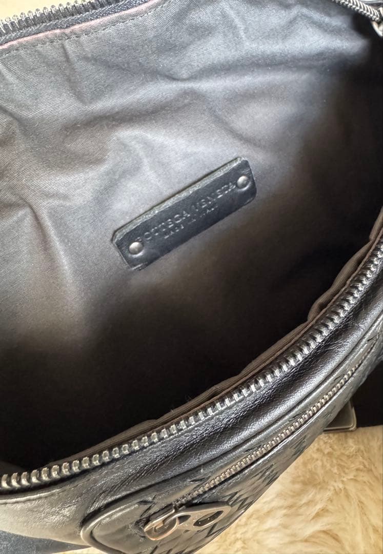 Bottega Veneta/ボッテガヴェネタ/ブラック/レザーボディバッグ