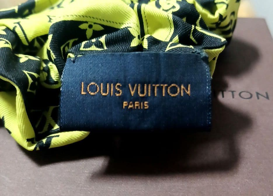 LOUIS　VITTON　ルイヴィトン　シュシュ